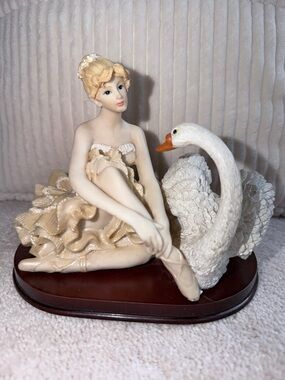 Elegant Ballerina and Swan Figurine in Cream and White 🦢 🩰